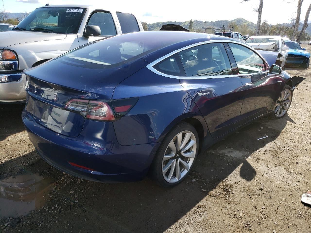 Разборка TESLA MODEL 3 седан (5YJ3) (2016 - 2026)