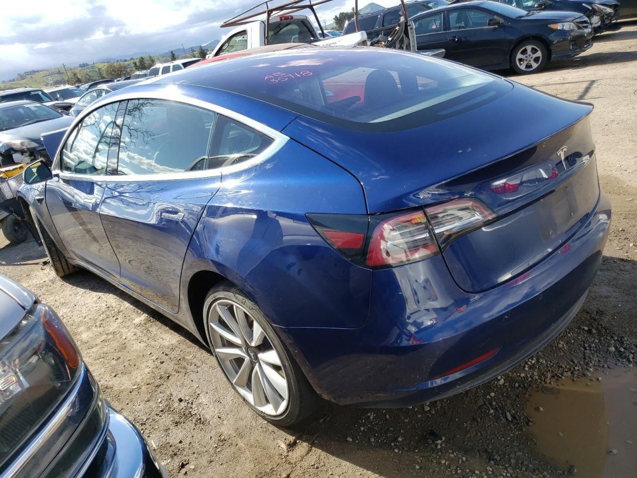 Разборка TESLA MODEL 3 седан (5YJ3) (2016 - 2026)