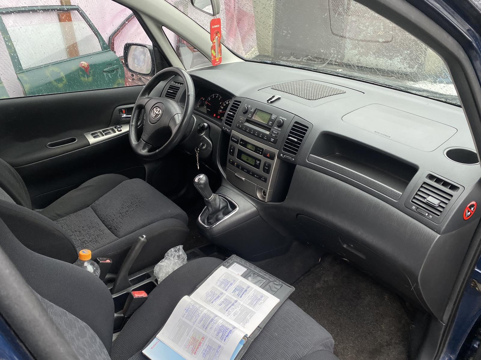 Розбірка TOYOTA COROLLA VERSO мінівен (E12J) (2001 - 2004)