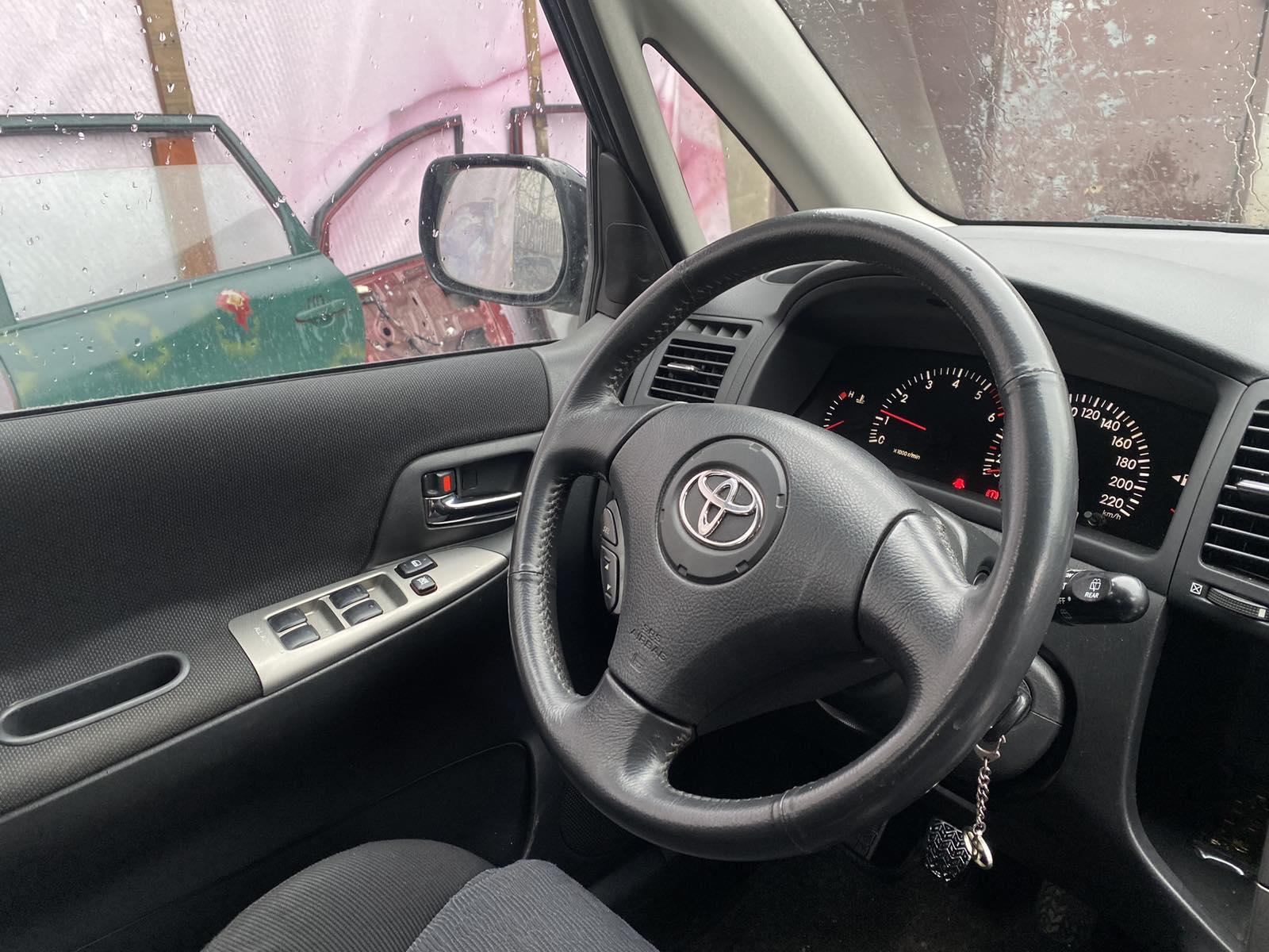 Розбірка TOYOTA COROLLA VERSO мінівен (E12J) (2001 - 2004)