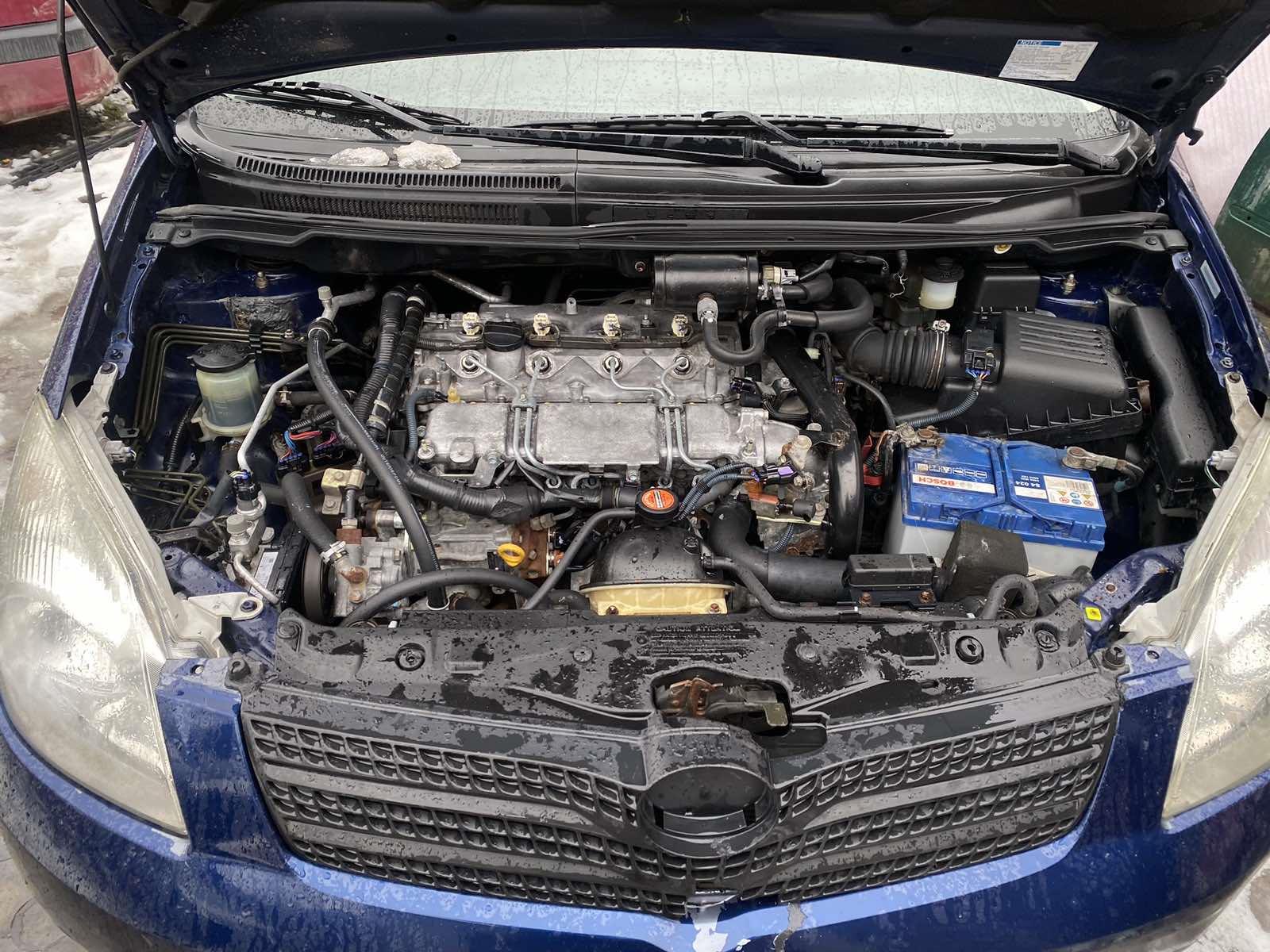 Розбірка TOYOTA COROLLA VERSO мінівен (E12J) (2001 - 2004)