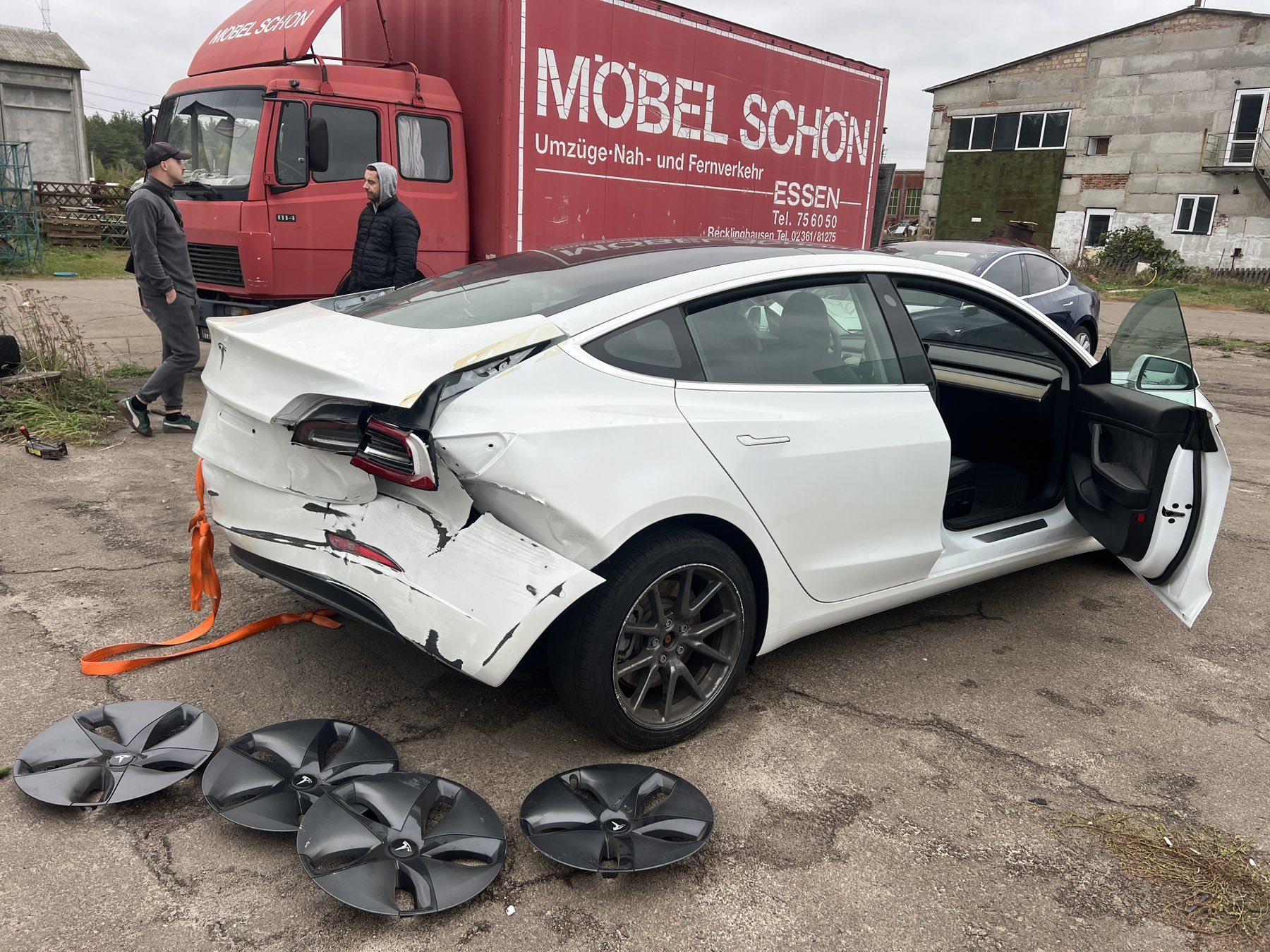 Разборка TESLA MODEL 3 седан (5YJ3) (2016 - 2025)