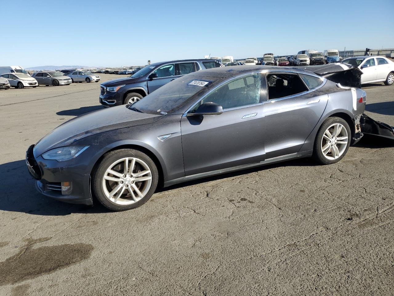 Разборка TESLA MODEL S седан (5YJS) (2012 - 2016)