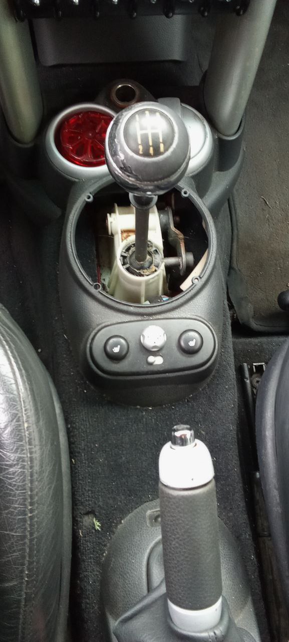 Розбірка MINI COOPER хетчбек (R50, R53) (2001 - 2006)