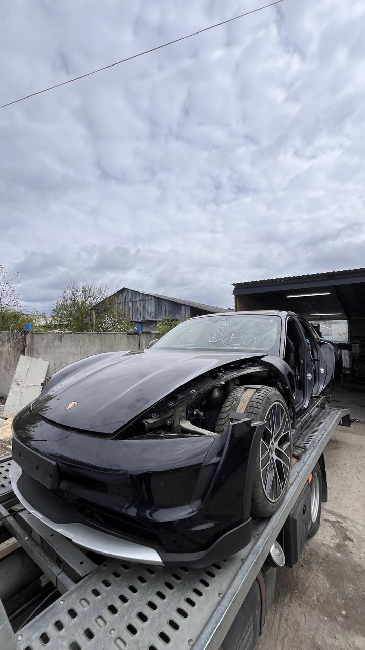 Розбірка PORSCHE TAYCAN Cross Turismo універсал (Y1B) (2020 - 2025)