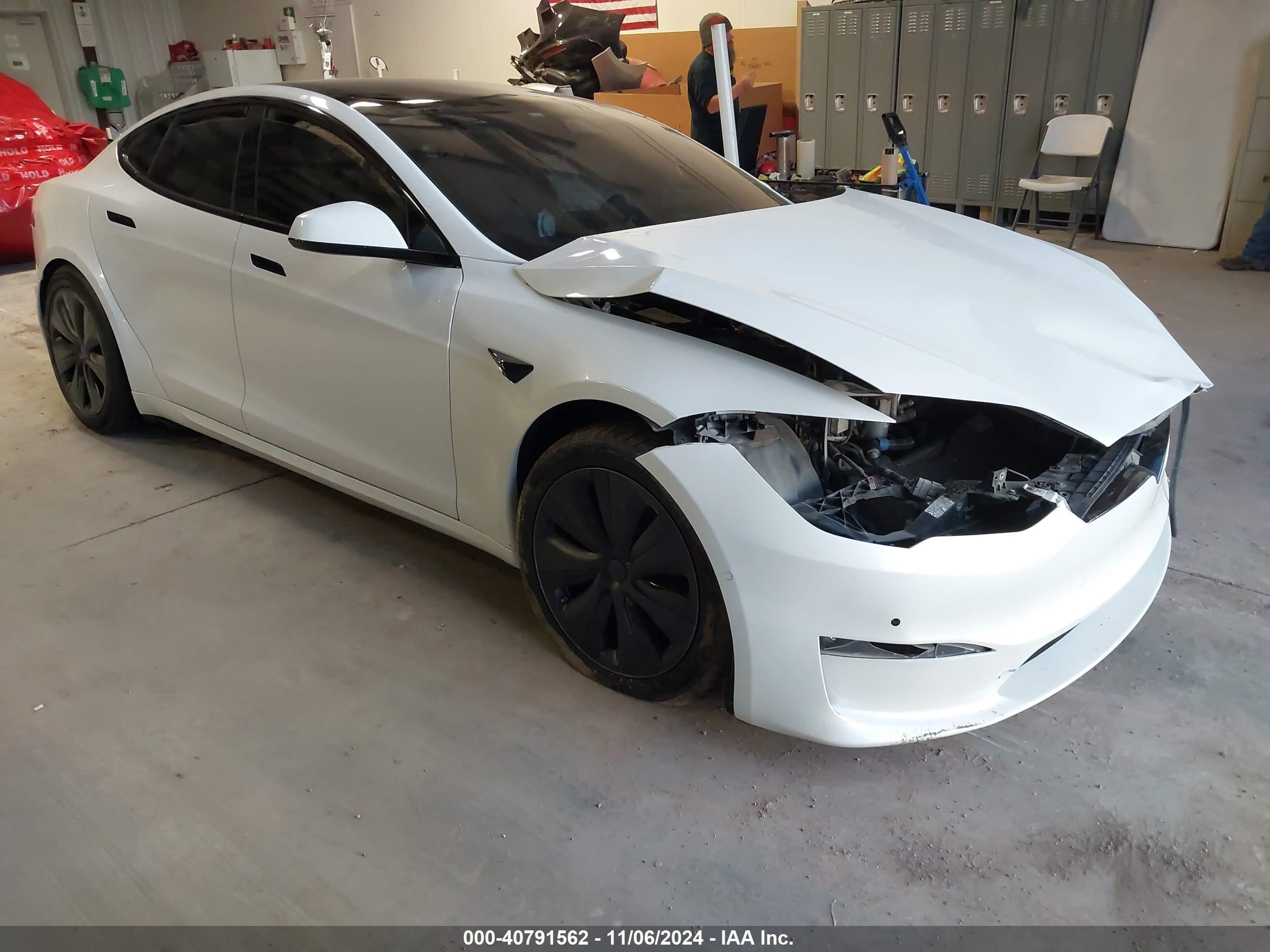 Разборка TESLA MODEL S лифтбек (5YJS) (2016 - 2026)