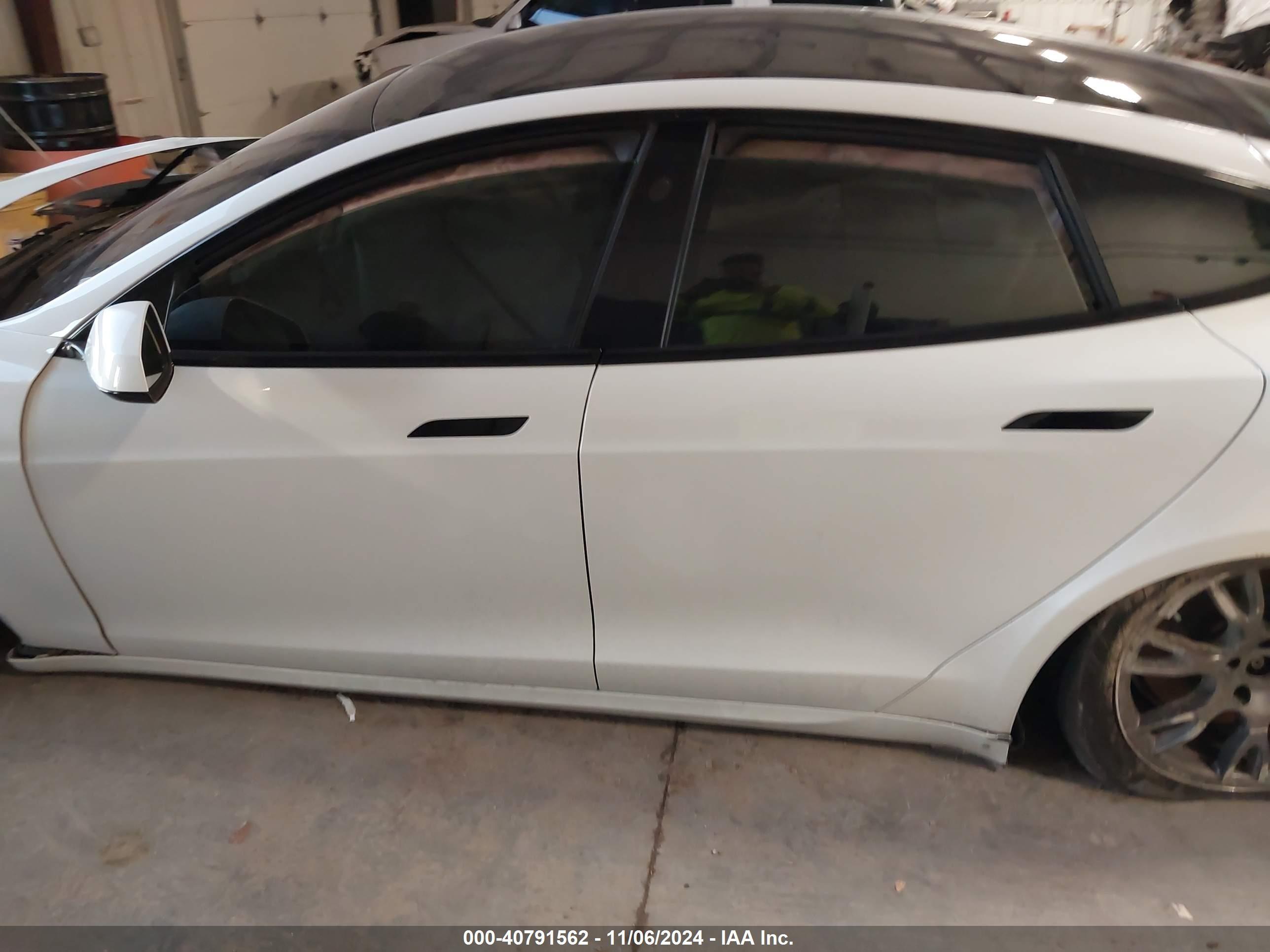 Разборка TESLA MODEL S лифтбек (5YJS) (2016 - 2026)