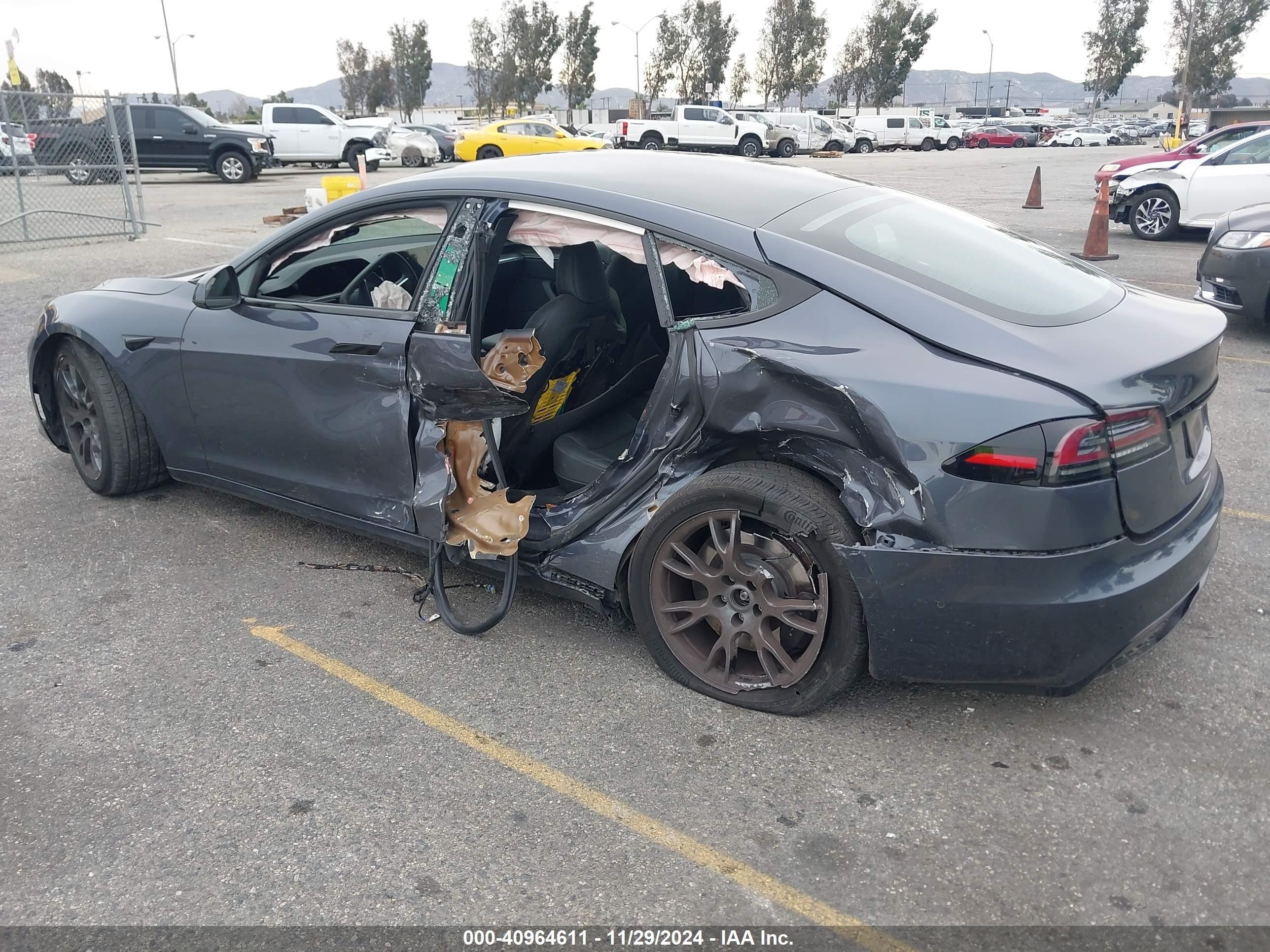 Разборка TESLA MODEL S лифтбек (5YJS) (2016 - 2026)