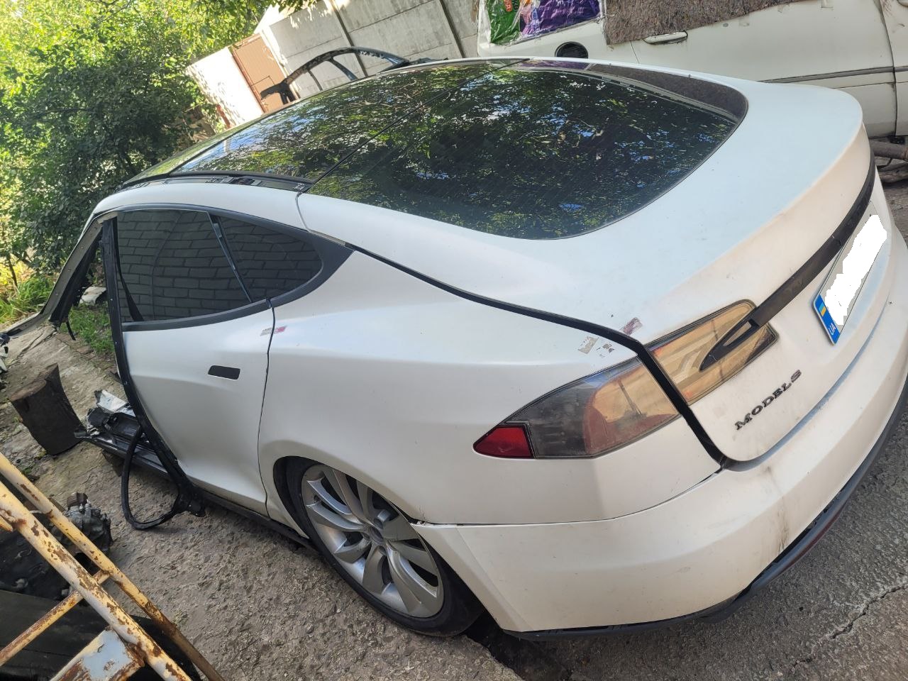 Разборка TESLA MODEL S седан (5YJS) (2012 - 2016)