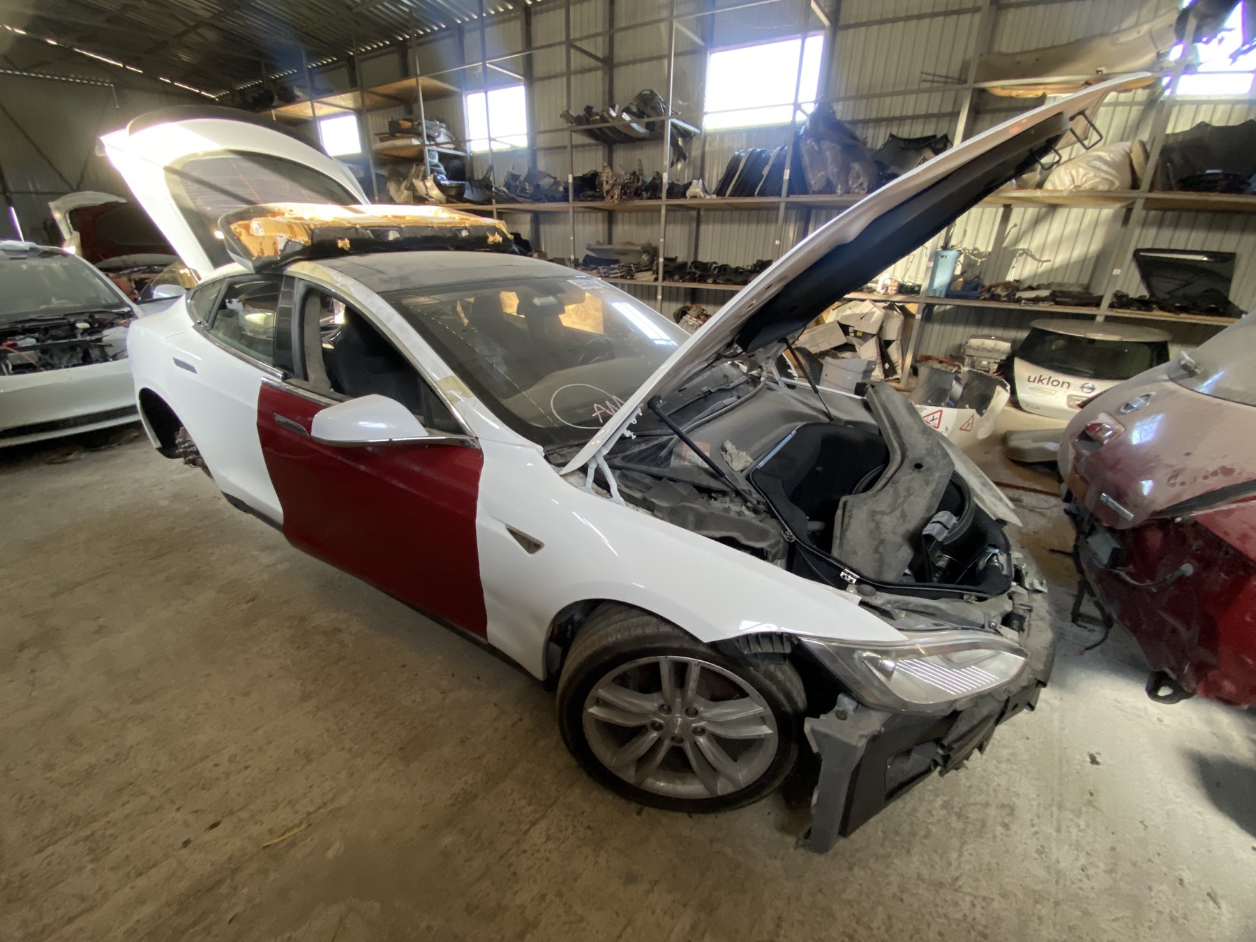 Разборка TESLA MODEL S лифтбек (5YJS) (2016 - 2026)