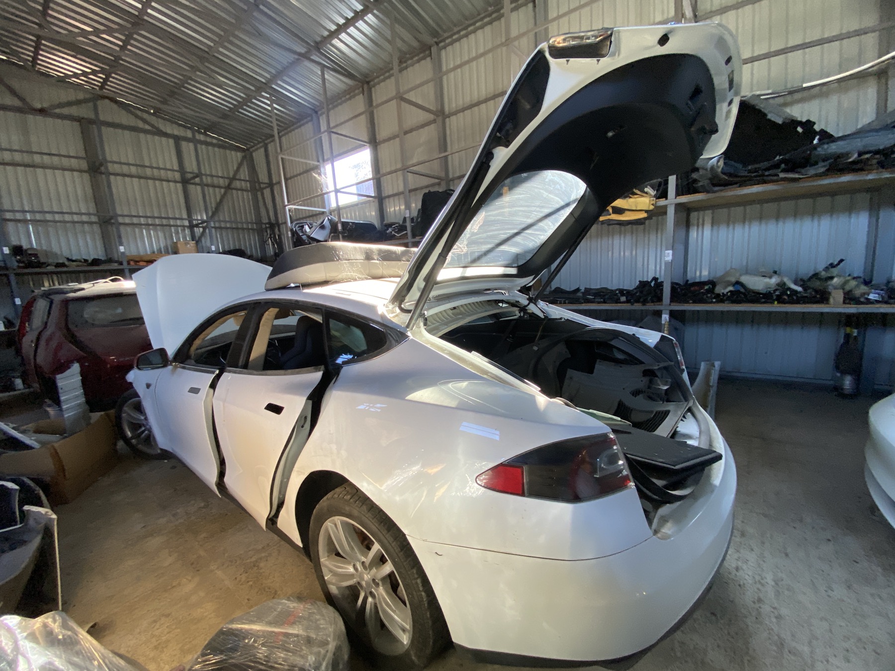 Авторазборка TESLA MODEL S лифтбек (5YJS) (2016 - 2026)
