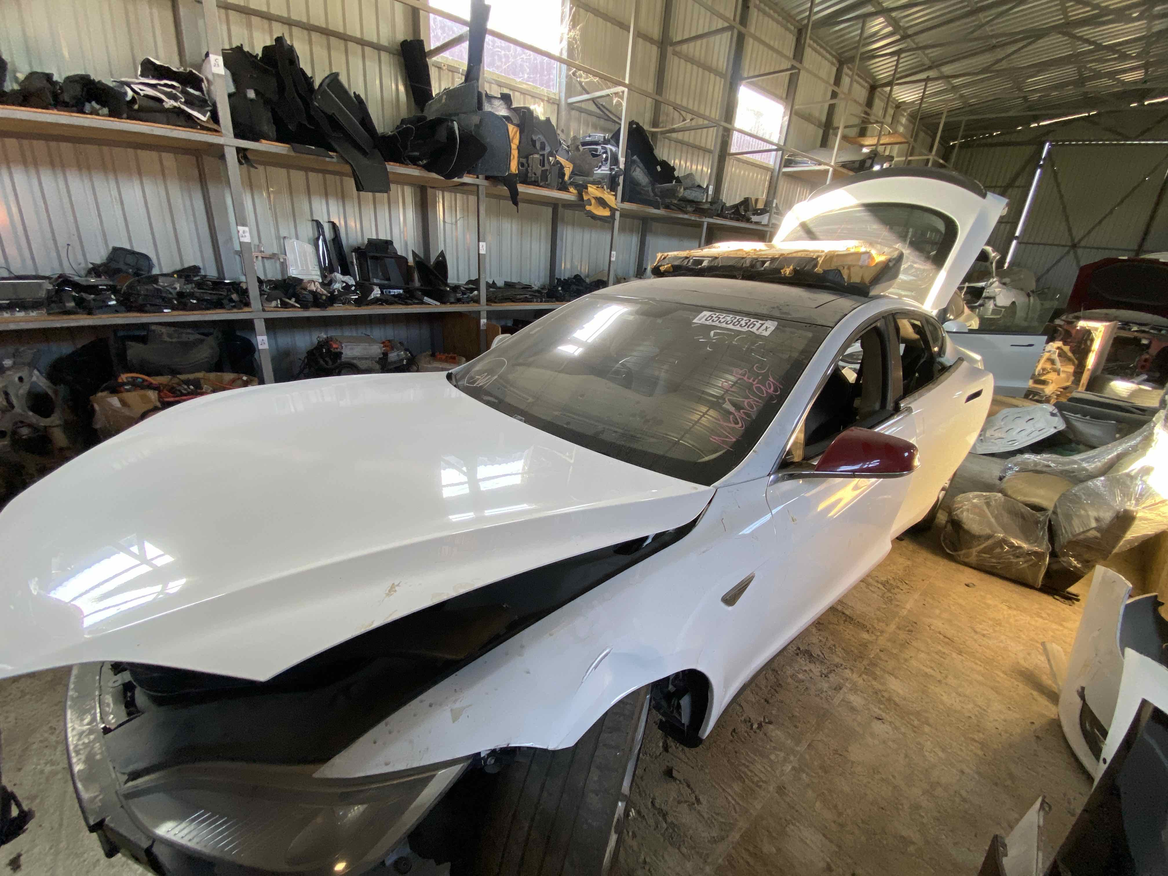 Разборка TESLA MODEL S лифтбек (5YJS) (2016 - 2026)