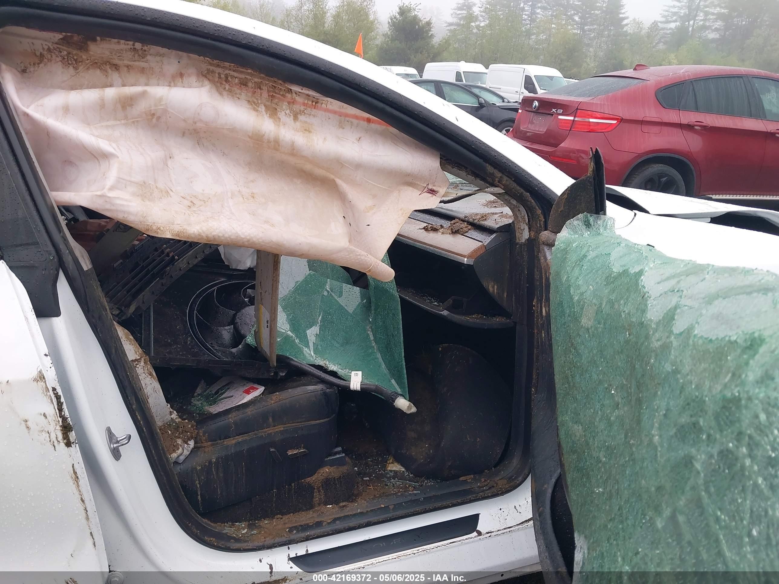 Разборка TESLA MODEL Y внедорожник (5YJY) (2019 - 2026)