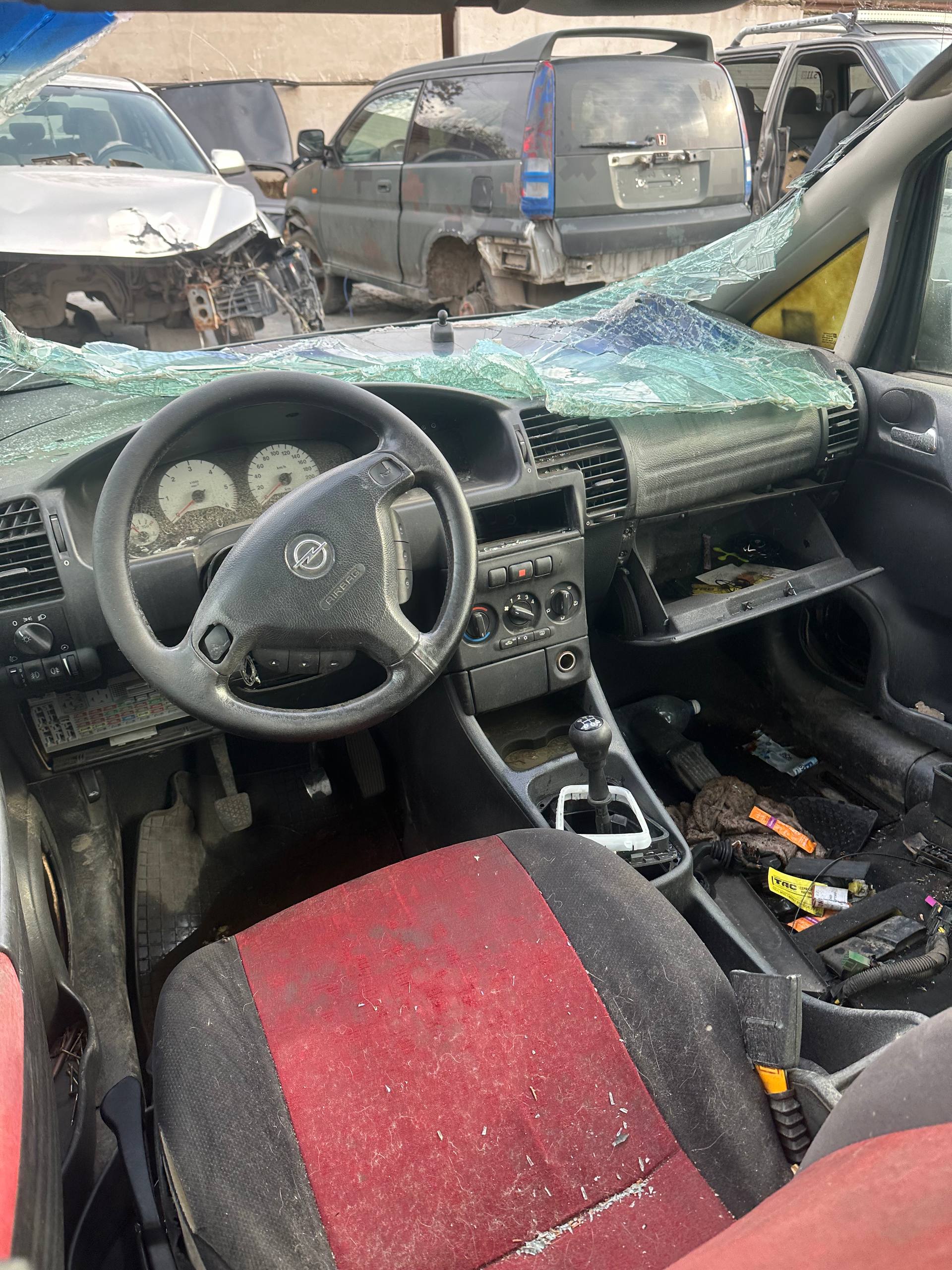 Авторазборка OPEL ZAFIRA A минивэн (F75) (1999 - 2005)