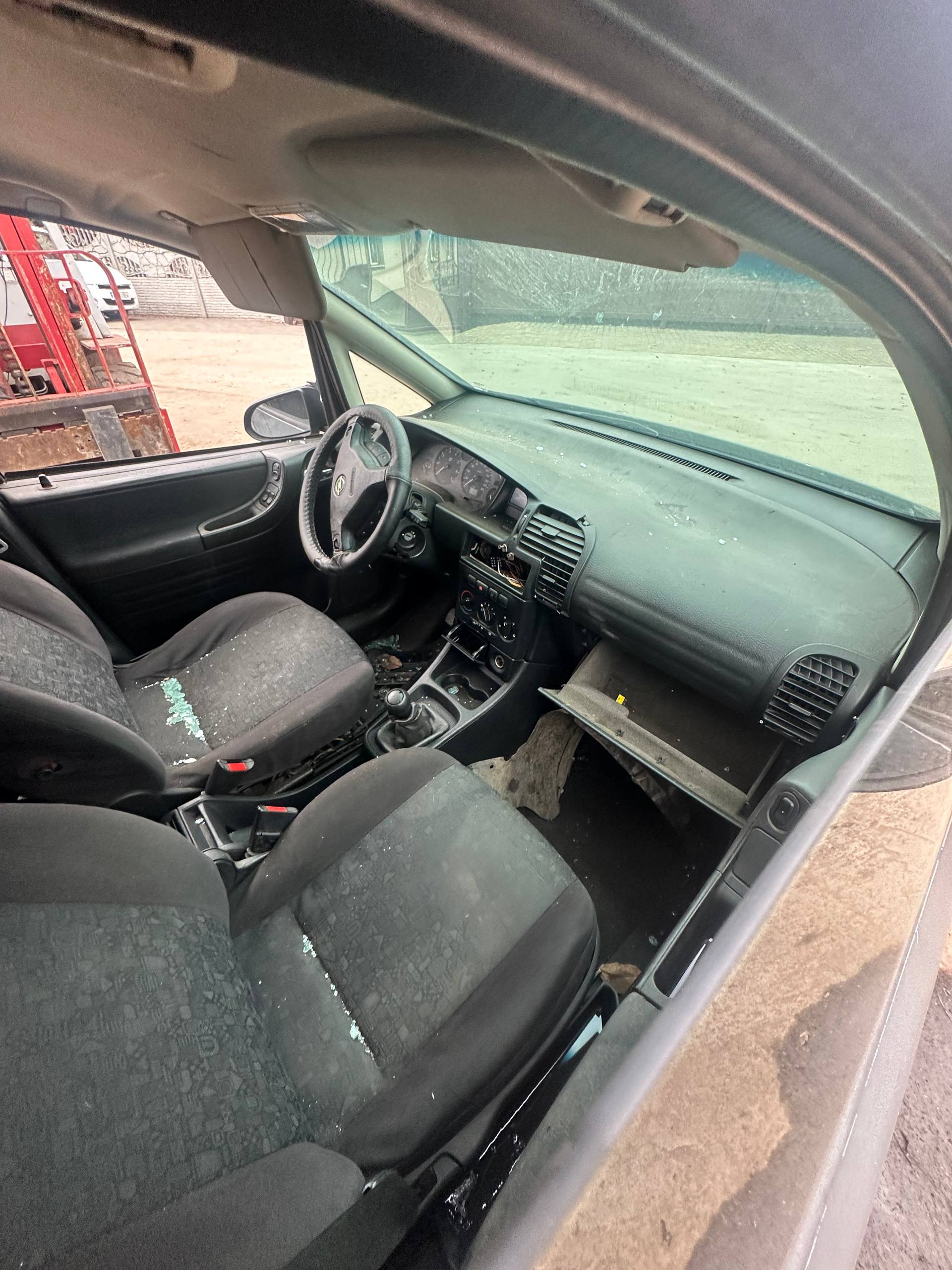 Авторазборка OPEL ZAFIRA A минивэн (F75) (1999 - 2005)