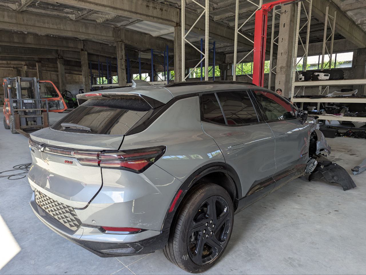 Розбірка CHEVROLET EQUINOX EV позашляховик (2024 - 2026)