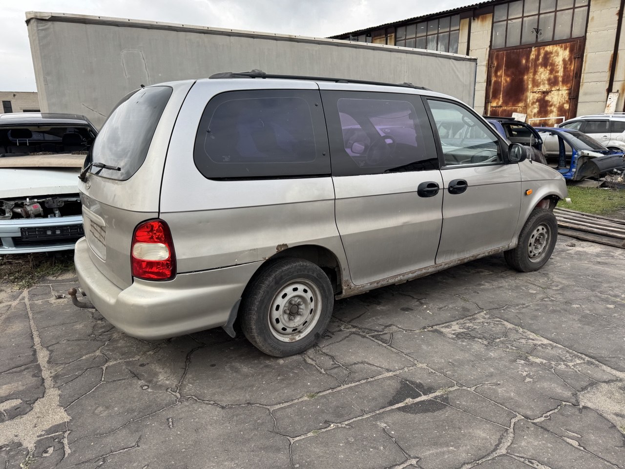 Разборка KIA CARNIVAL I минивэн (UP) (1999 - 2001)