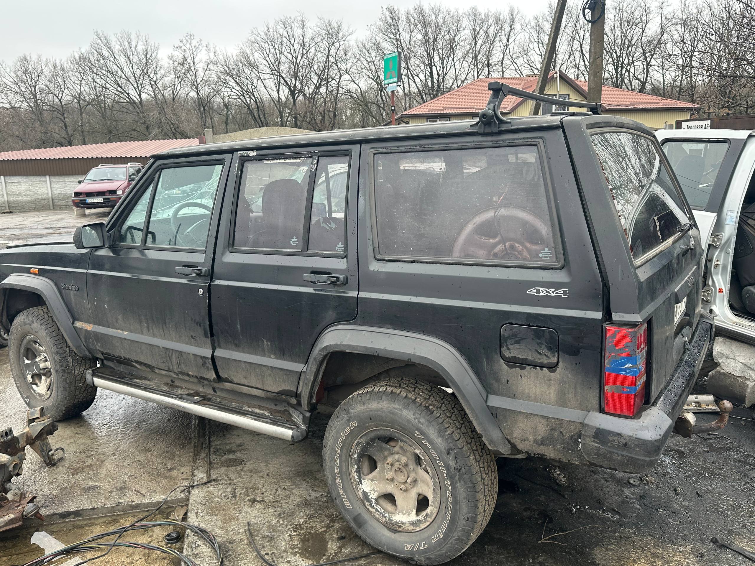 Авторазборка JEEP CHEROKEE II внедорожник (XJ) (1995 - 2001)