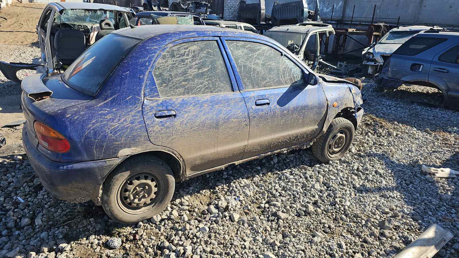 Розбірка MAZDA 121 II седан (DB) (1990 - 1996)