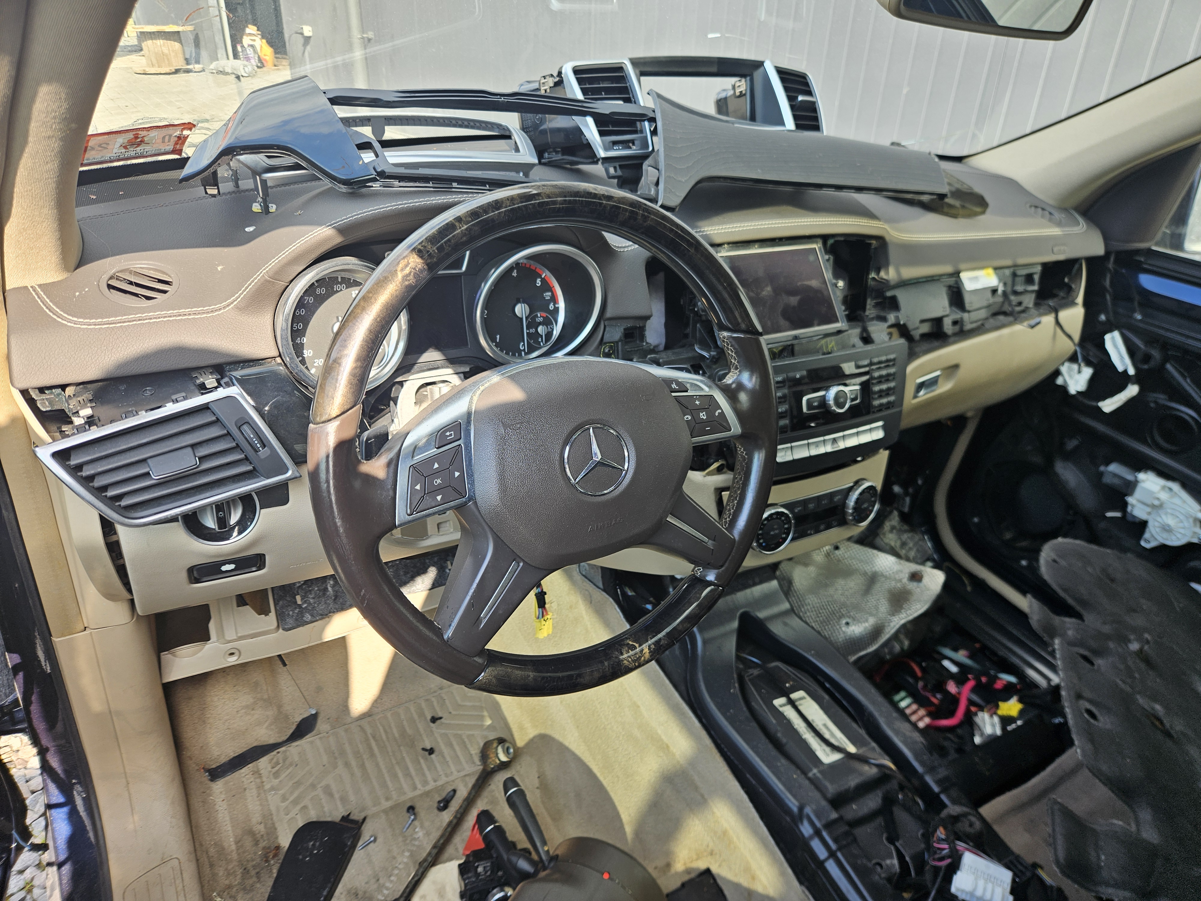 Авторозборка MERCEDES GLS позашляховик (X166) (2015 - 2019)