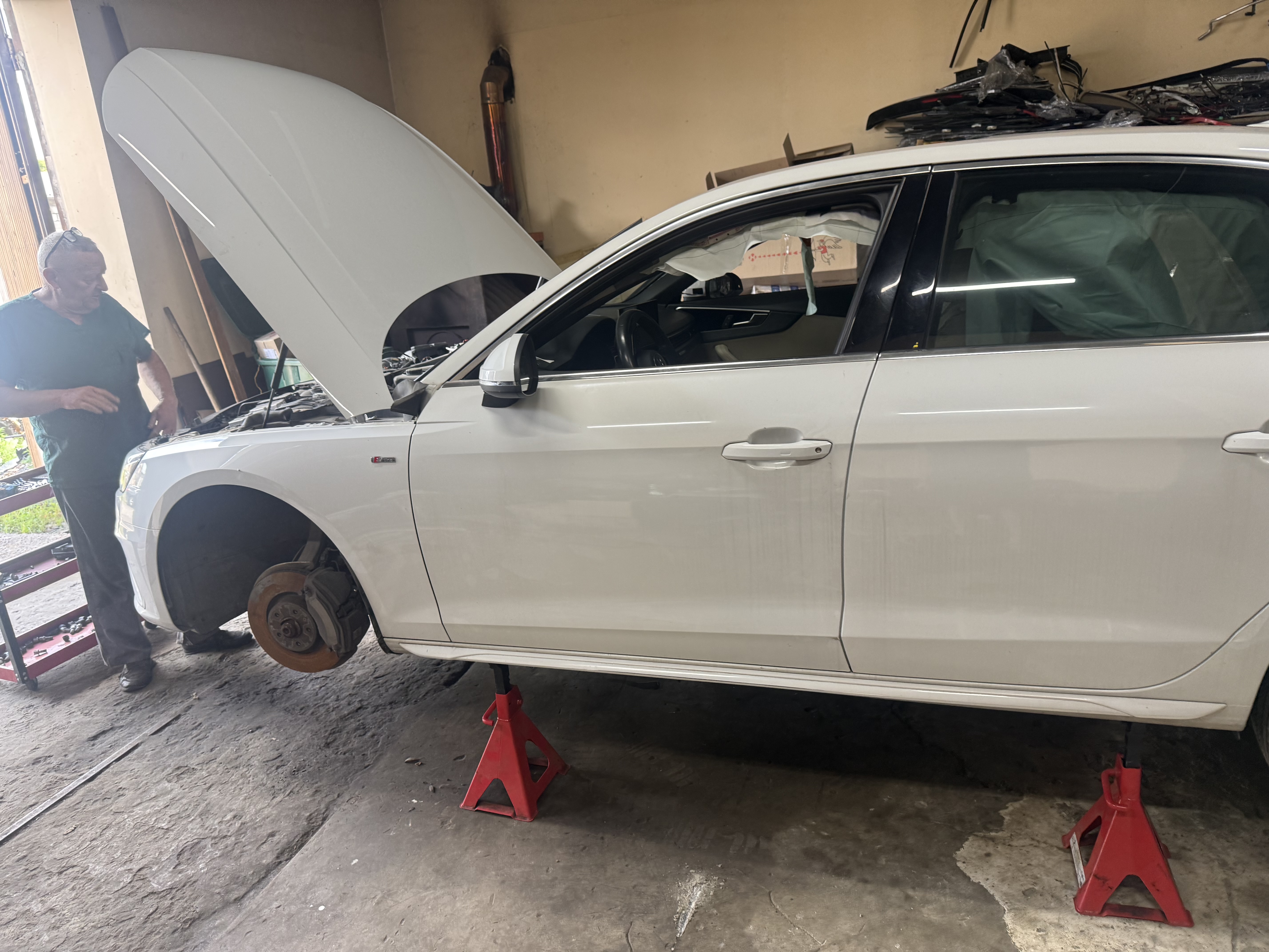 Розбірка AUDI A4 B9 седан (8W2, 8WC) (2015 - 2024)