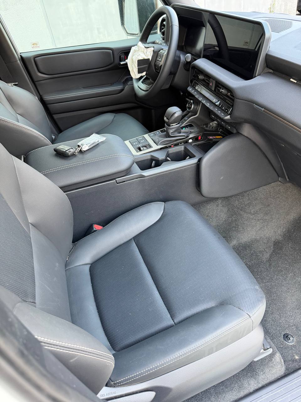 Розбірка TOYOTA LAND CRUISER позашляховик (J25) (2023 - 2026)